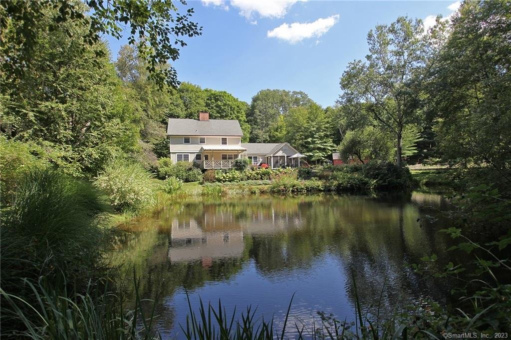 Sunlit Main House And Studio Apartment In Roxbury, Connecticut, United States For Sale (13417631)