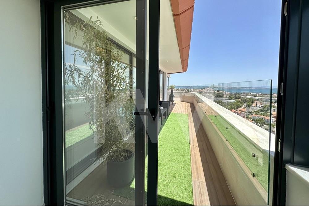 Luxury 5 Bedroom Penthouse In Carcavelos, In Carcavelos, Lisbon
