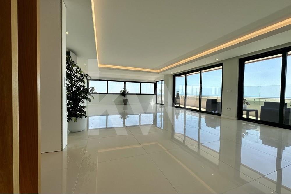 Luxury 5 Bedroom Penthouse In Carcavelos, In Carcavelos, Lisbon