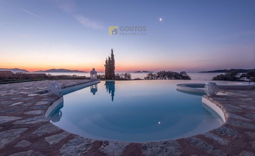 Villa in Koinotita Kranidiou, Kranidi, Greece 1