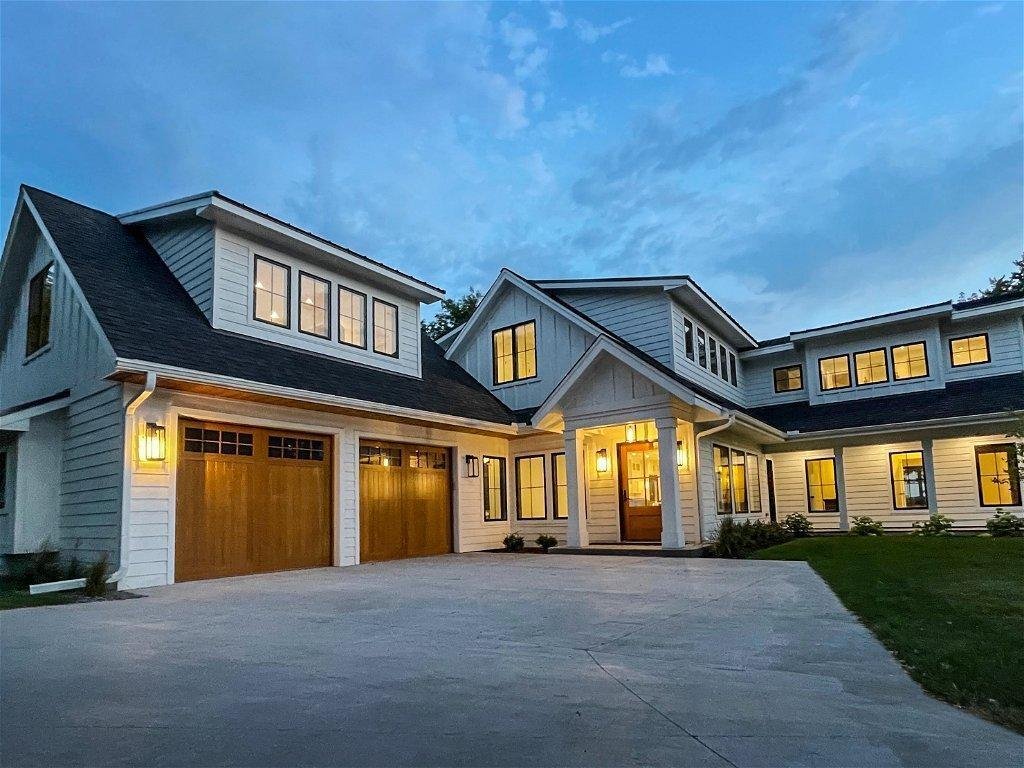 Modern Farmhouse By The Lake In Wayzata, Minnesota, United States For