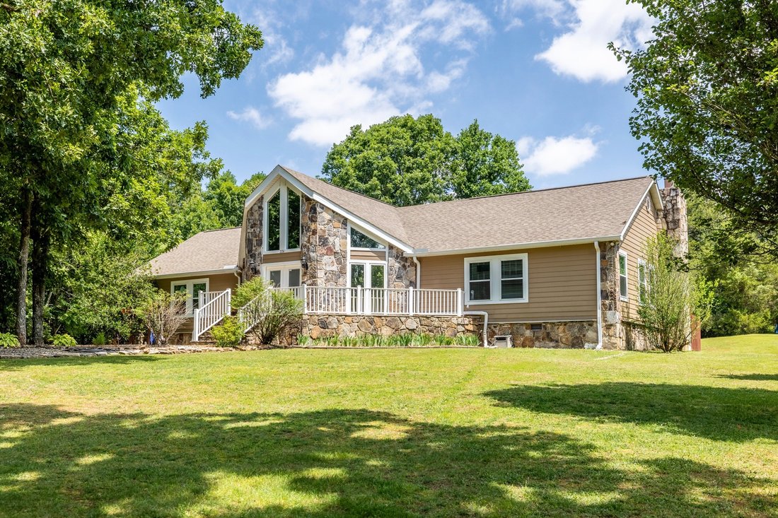 "Harbor Place Retreat 4 Bed, 3 Bath, 3 In Maryville, Tennessee, United