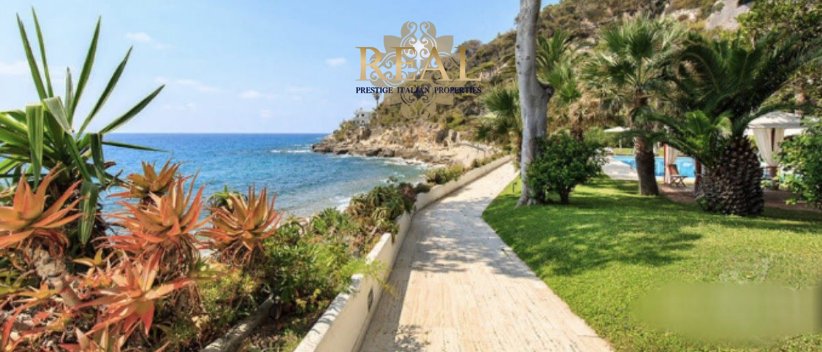 Villa in City Center, Ventimiglia, Liguria 2 - 13424582