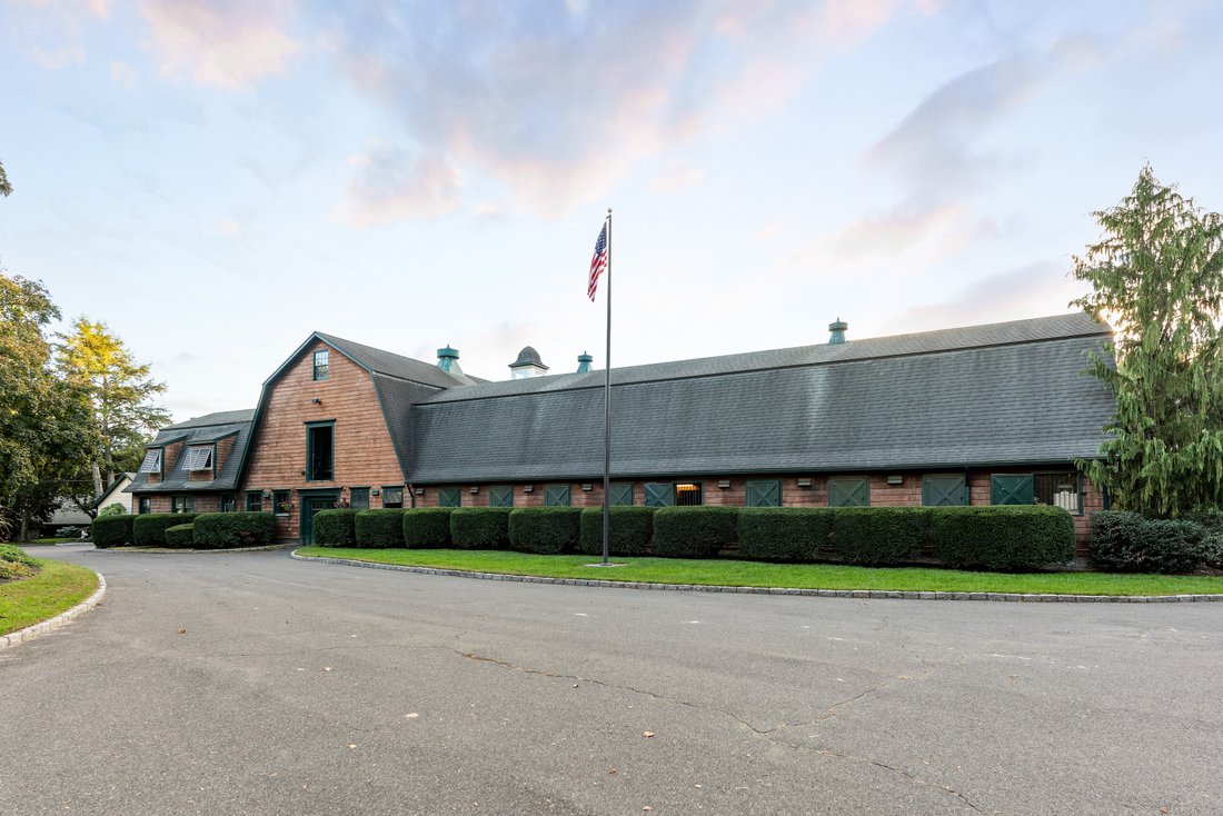7 Equestrian Ridge In Newtown, Connecticut, United States For Sale