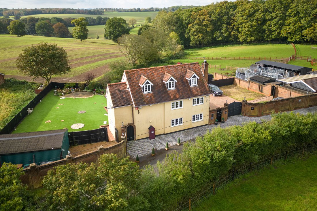 4 Bedroom Detached House For Sale In Ware In Ware, England, United