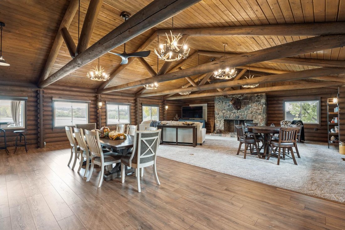 Prime Luxury Lakeside Cabin In Diamondhead Lake, Iowa, United States