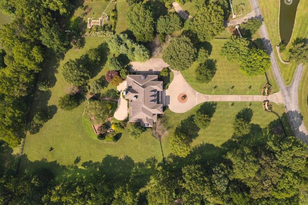 Elegant Estate With Koi Pond Sanctuary In Franklin, Tennessee, United