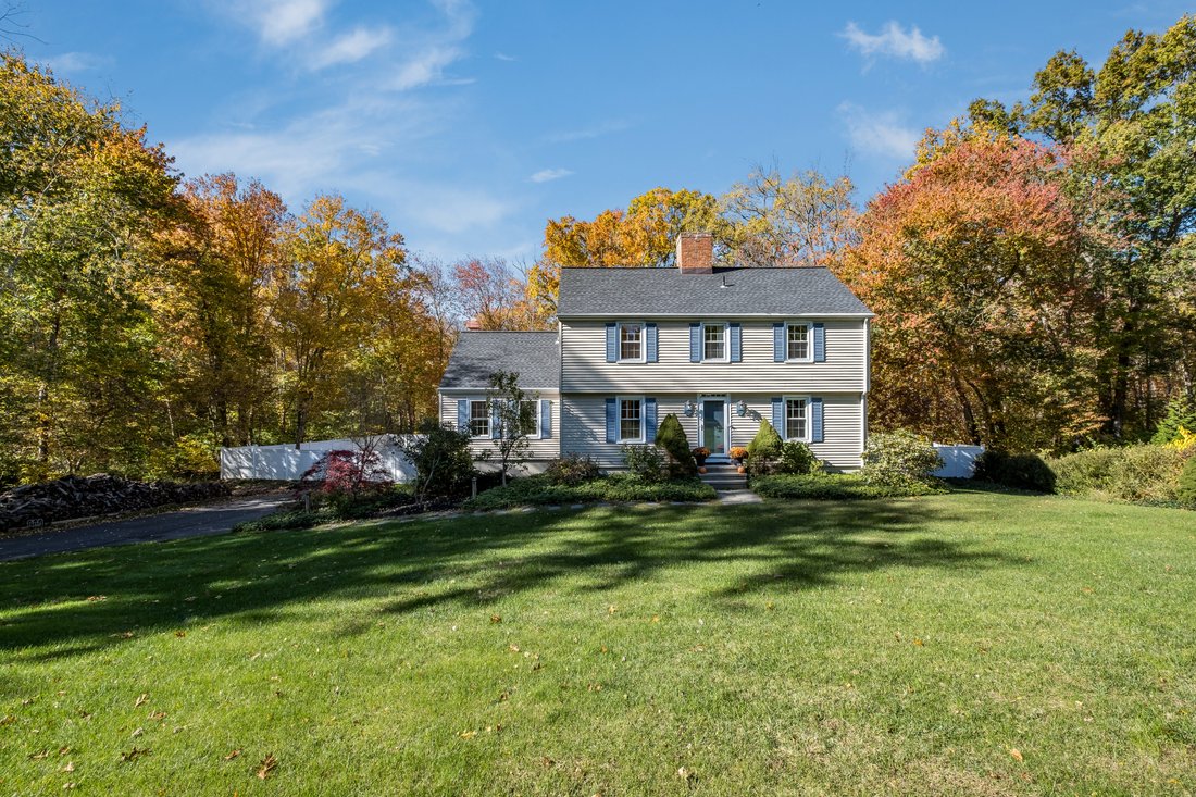 20 Milestone Lane In Killingworth, Connecticut, United States For Sale