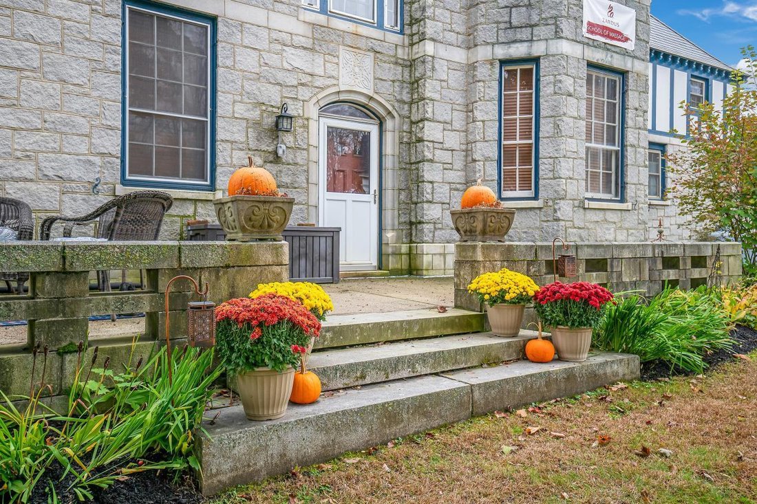 6 Bedrooms Single Family Detached In West Gardiner, Maine, United