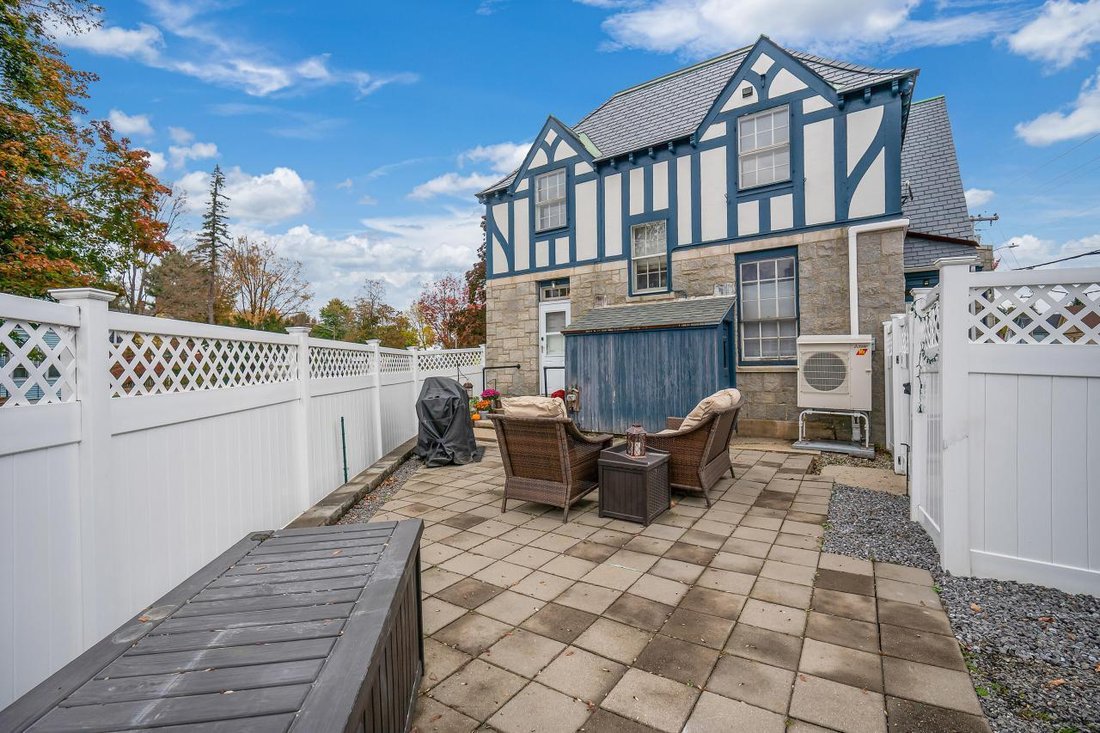 6 Bedrooms Single Family Detached In West Gardiner, Maine, United