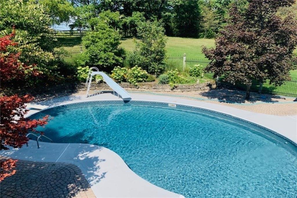 Truly Irreplaceable, Masterfully Designed !! In Cayuga, Ontario, Canada