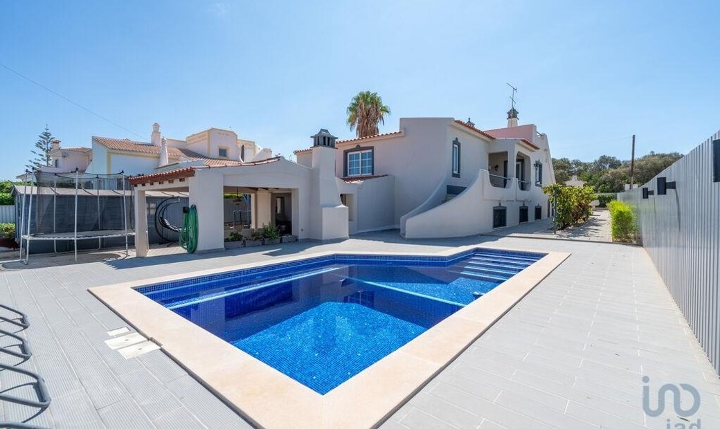 Portimão Town House In Portimão, Portugal For Sale (13433299)