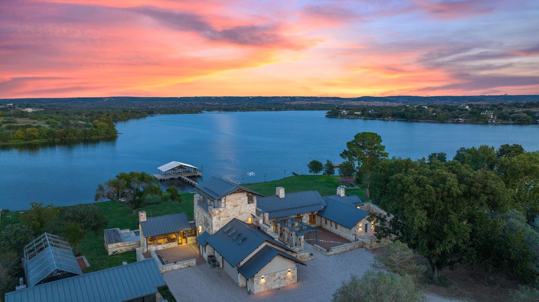 118 Mountain View Circle, On Inks Lake, In Texas