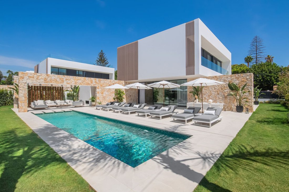 Villa in San Pedro de Alcantara, Andalusia, Spain 1 - 13430268