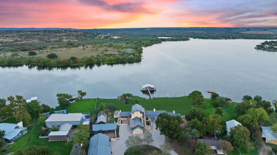 118 Mountain View Circle, On Inks Lake, In Texas