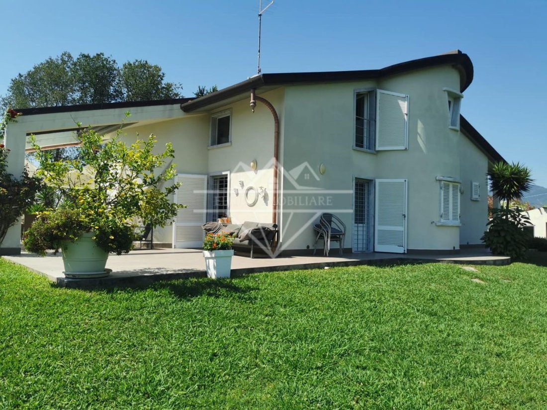 Villa in Marina di Carrara, Tuscany, Italy 1 - 13028086