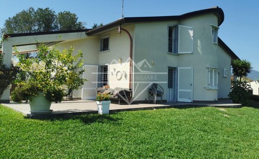 Villa a Carrara, Toscana, Italia 1