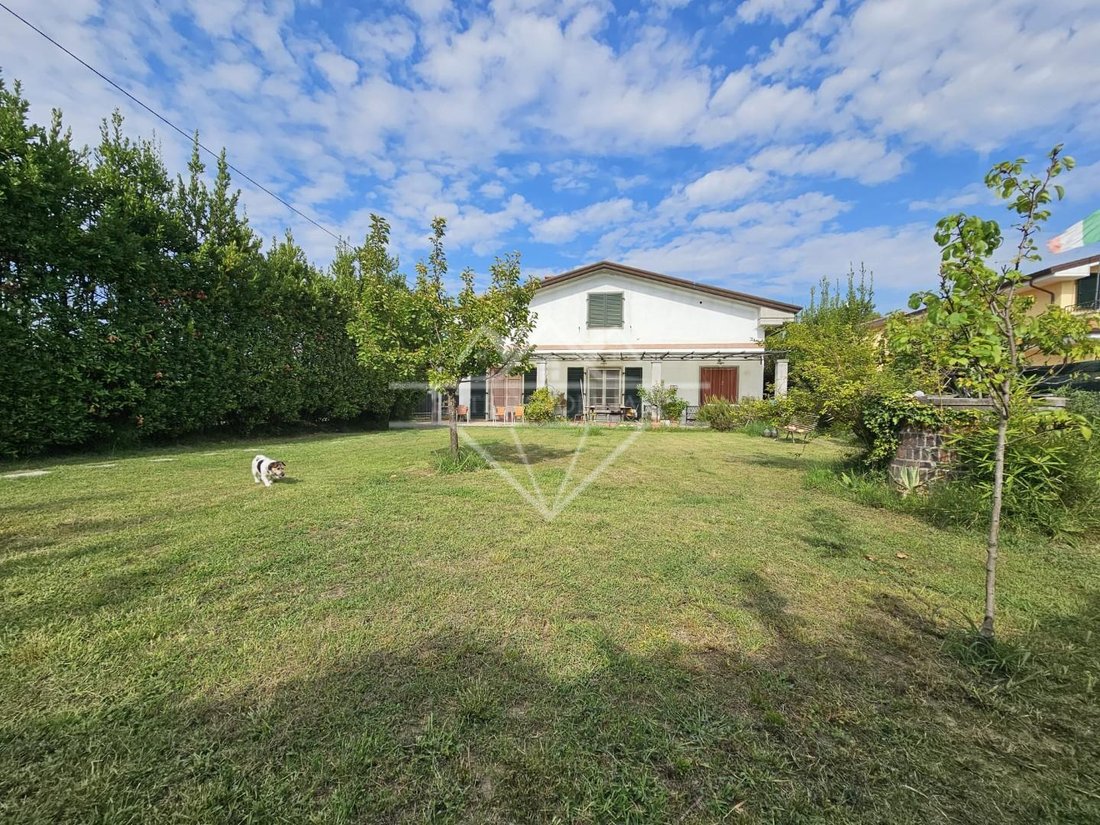 House in Marina di Carrara, Tuscany, Italy 1 - 13319827
