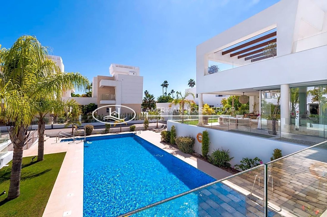 Villa a San Pedro de Alcántara, Andalusia, Spagna 2 - 13432956