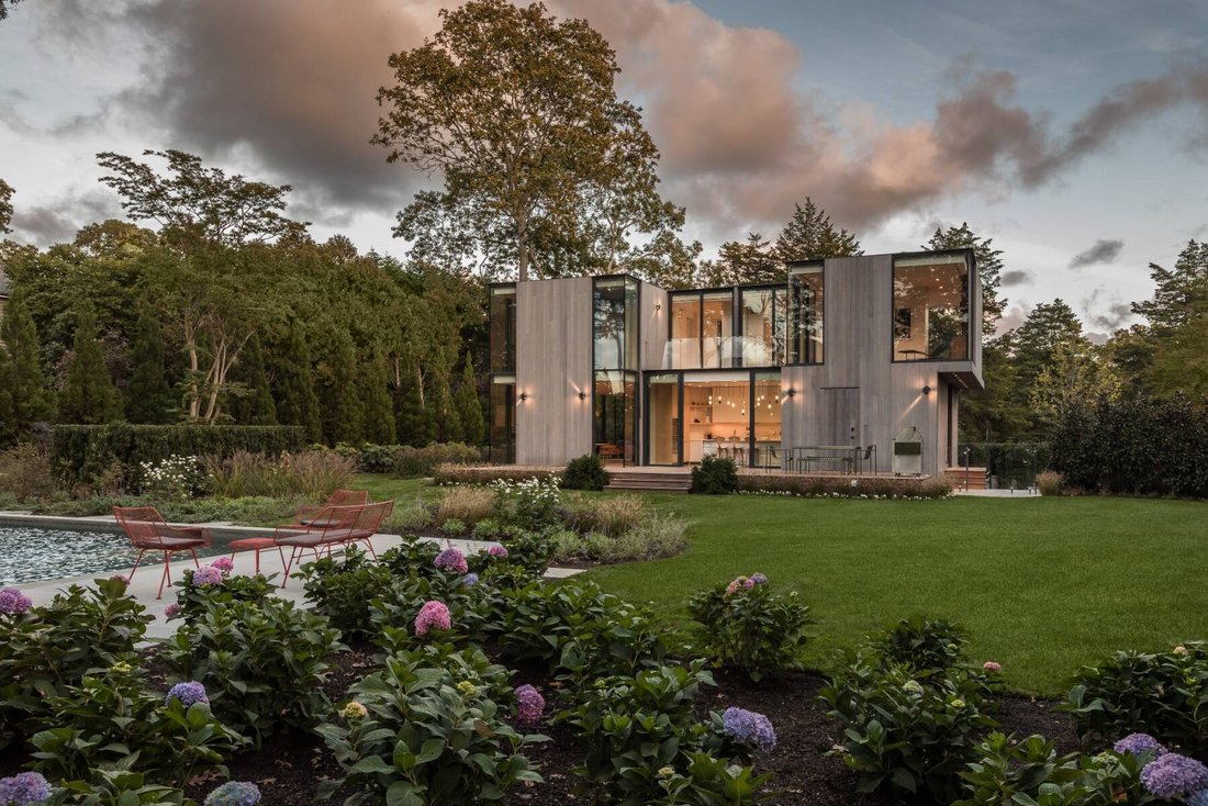 Magnificent East Hampton Village In East Hampton New York United   1100xxs 