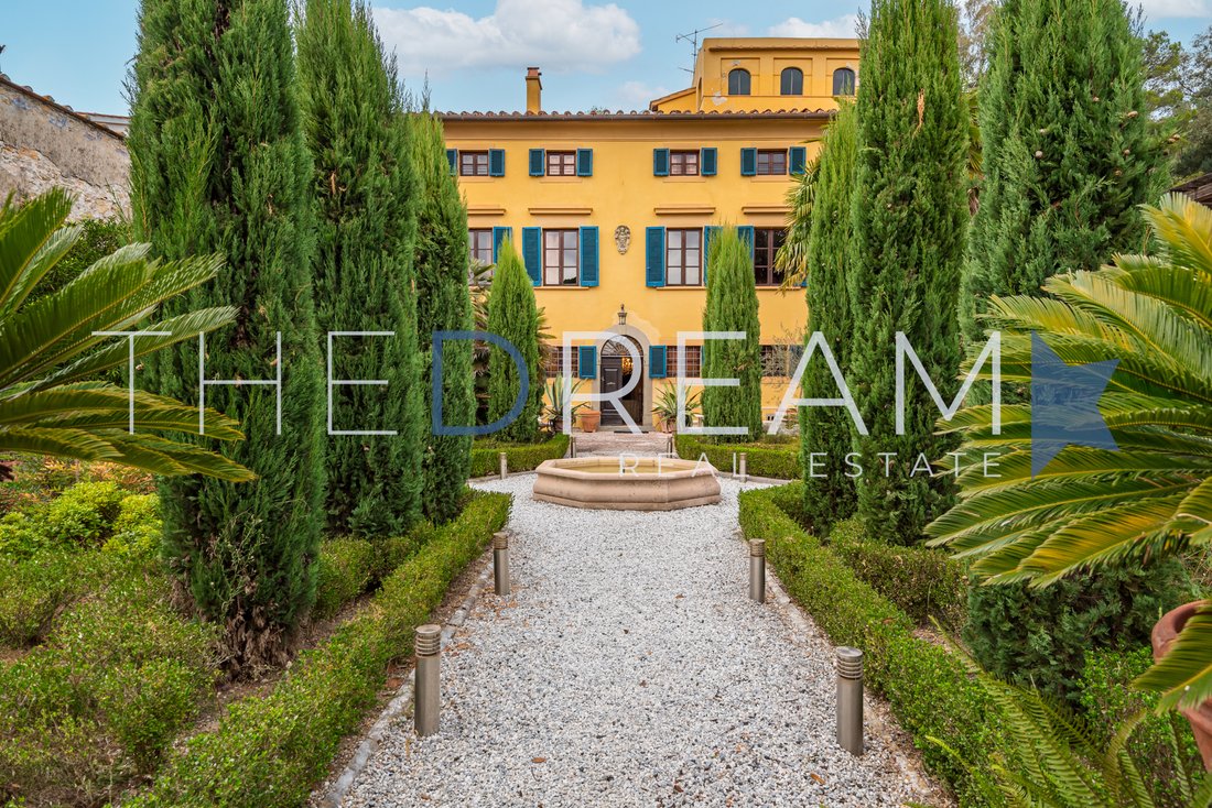 Luxurious Villa In Pisa With Pool, Garden, And High End Finishes