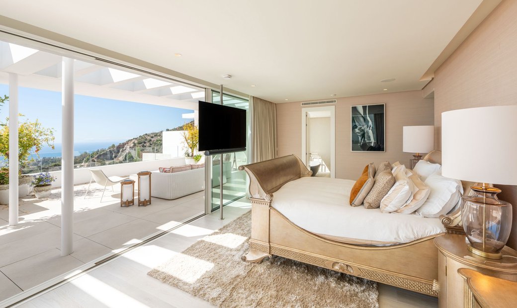 Visual Reference: Triplex Unique Luxury Penthouse In Marbella Andalusia Spain For Sale