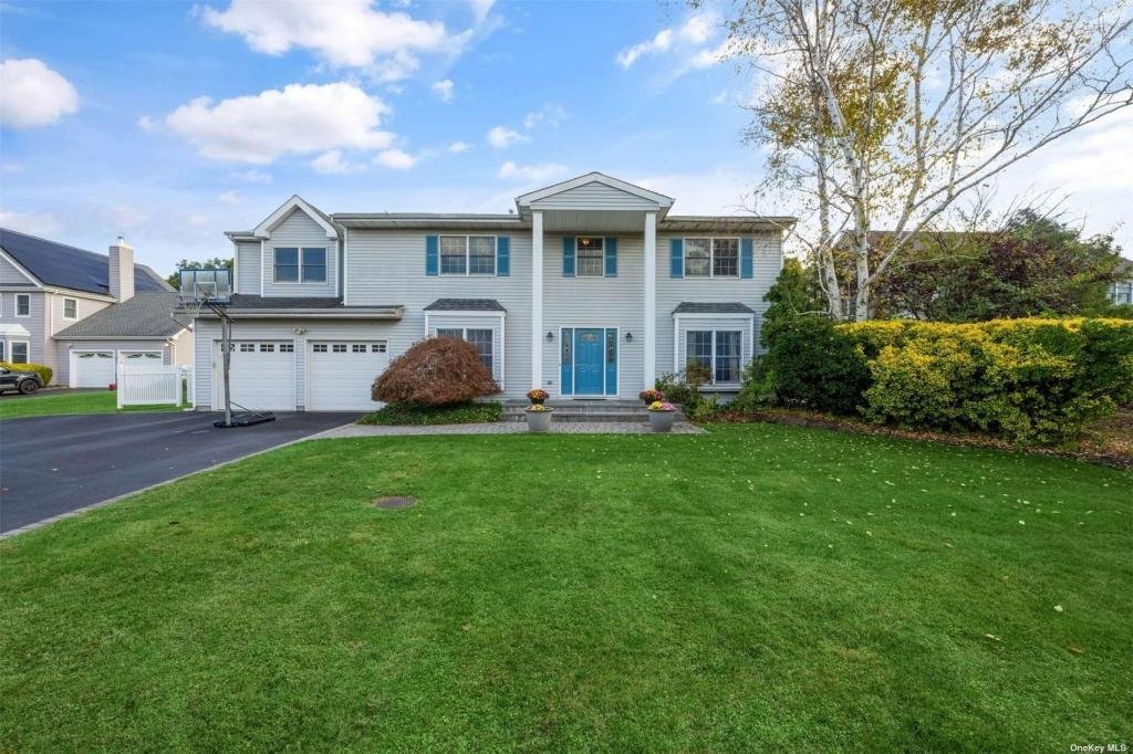 Perfect Expanded Colonial Style Home In Commack, New York, United