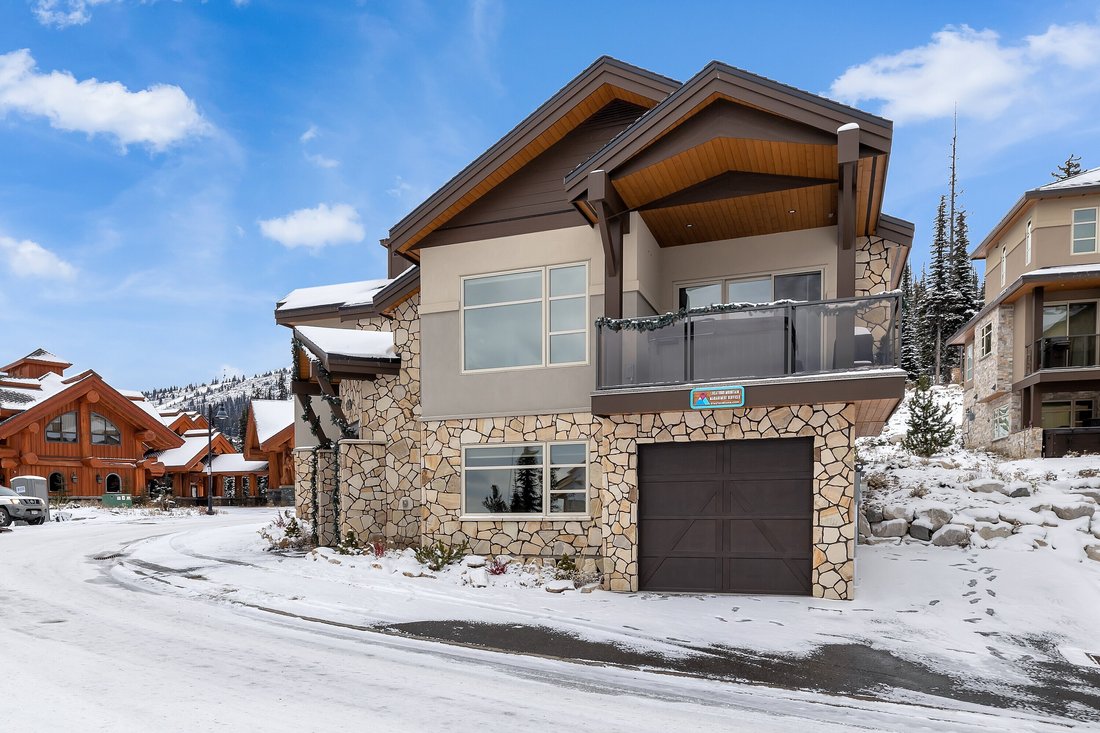 Big White Dream Home In Beaverdell, British Columbia, Canada For Sale