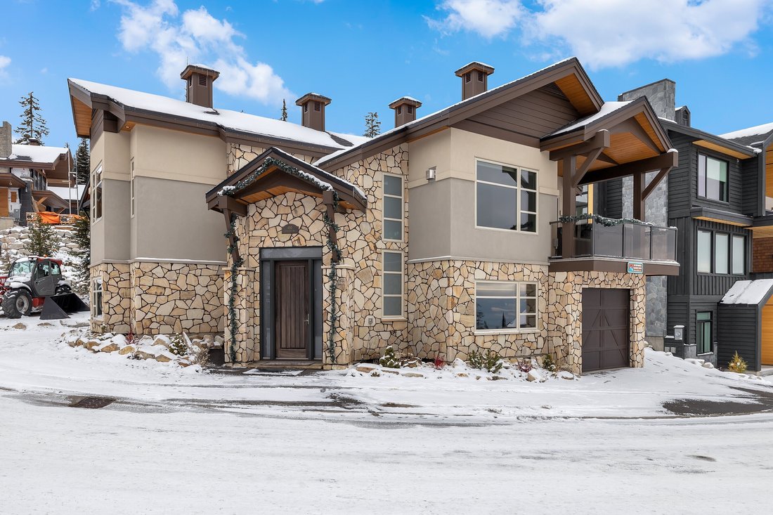 Big White Dream Home In Beaverdell, British Columbia, Canada For Sale