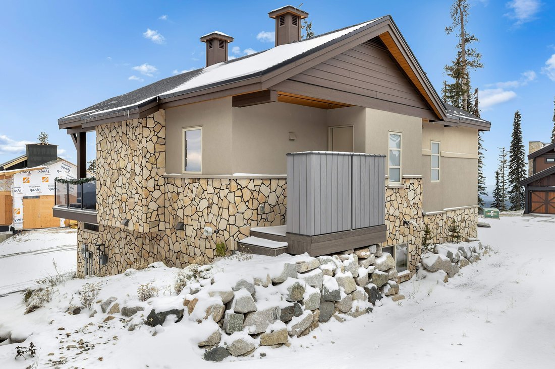 Big White Dream Home In Beaverdell, British Columbia, Canada For Sale