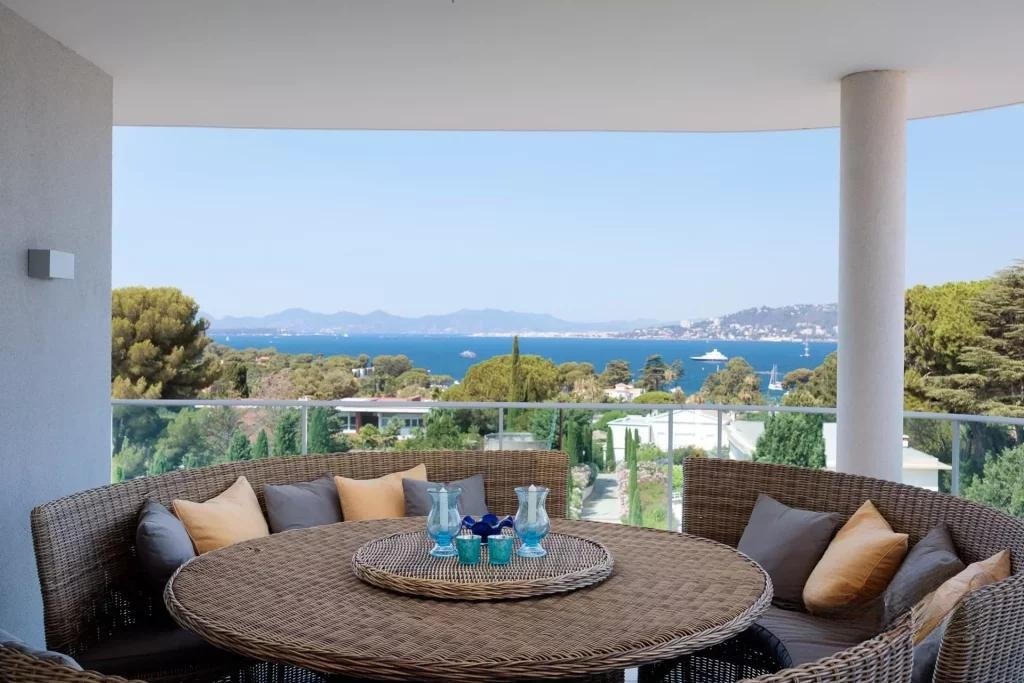 A chic penthouse in Arcadia with a sea view - Apartments for Rent in ...