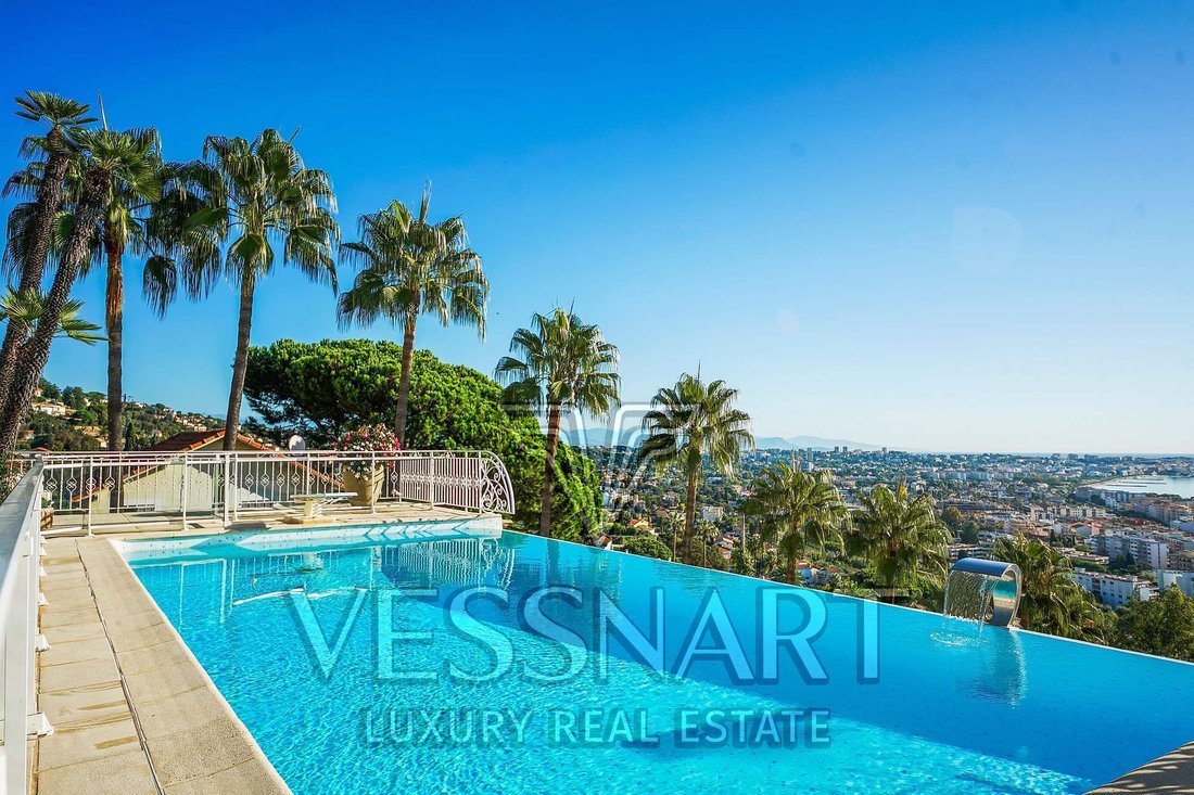 Villa in Centre, Vallauris, France 1 - 13439223