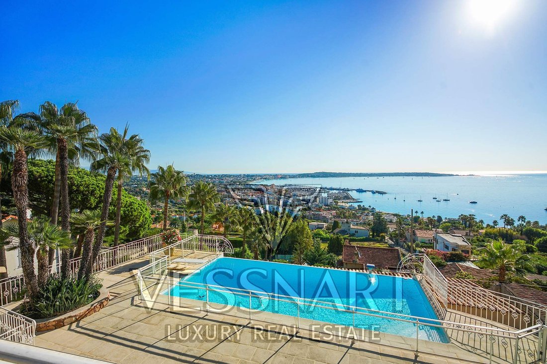 Villa in Centre, Vallauris, France 4 - 13439223