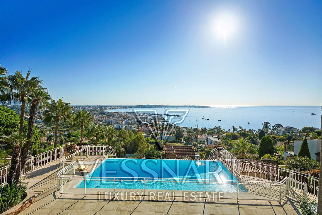 Villa in Centre, Vallauris, France 3 - 13439223