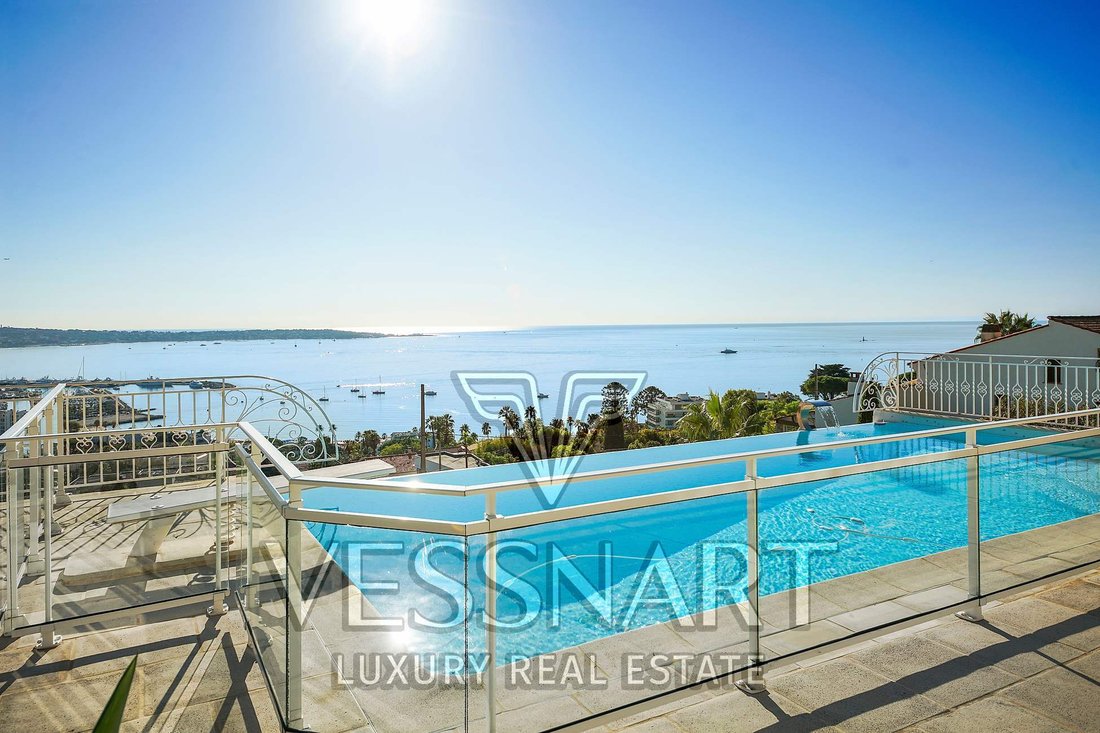 Villa in Centre, Vallauris, France 2 - 13439223