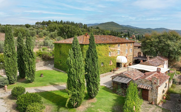 Luxury villas for sale in Province of Arezzo Tuscany Italy