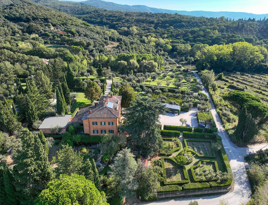 Villa in Tuoro sul Trasimeno, Umbria, Italy 1 - 13440078