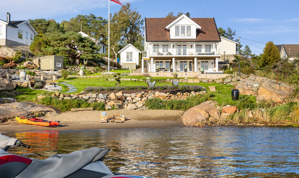 Unique Beachfront Mansion Close To Oslo Sunny In Kråkerøy, Viken