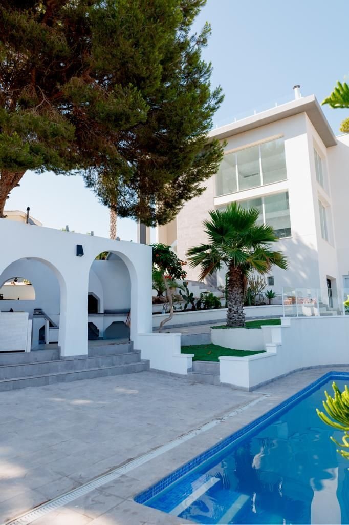 Chalet in Torrevieja, Valencian Community, Spain 2 - 13441095