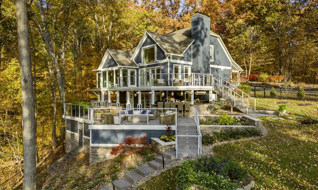 5 Bedrooms Single Family Detached In Nineveh, Indiana, United States