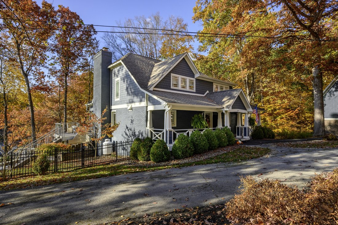 5 Bedrooms Single Family Detached In Nineveh, Indiana, United States