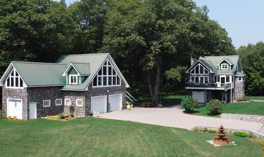 5 Bedrooms Single Family Detached In Goetzville, Michigan, United