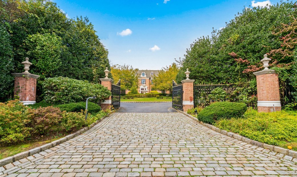 8 Orchard Lane, Old Westbury, Ny, In Old Westbury, New York, United