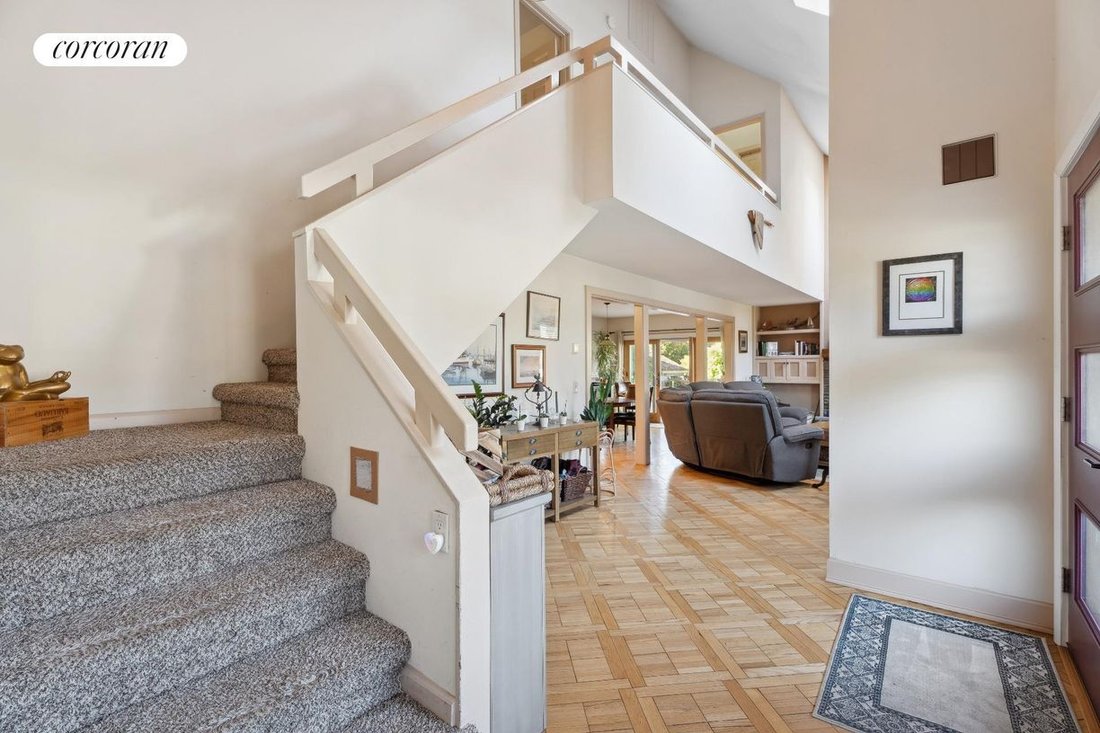 44 Red Bridge Road, Center In Center Moriches, New York, United States