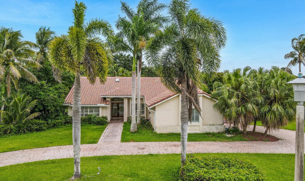 Majestic Winding Lakes Residence In Boca Raton, Florida, United States
