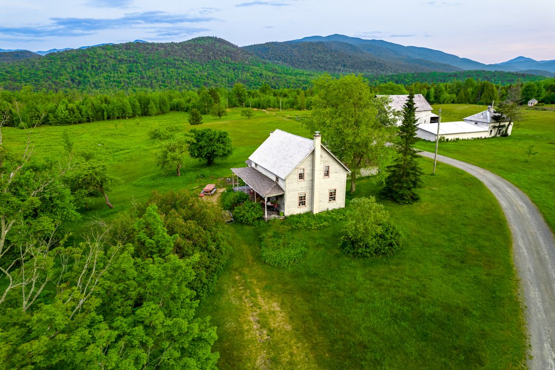 Peacock Farmhouse In Lake Placid In Lake Placid, New York, United States For Sale (13448467)