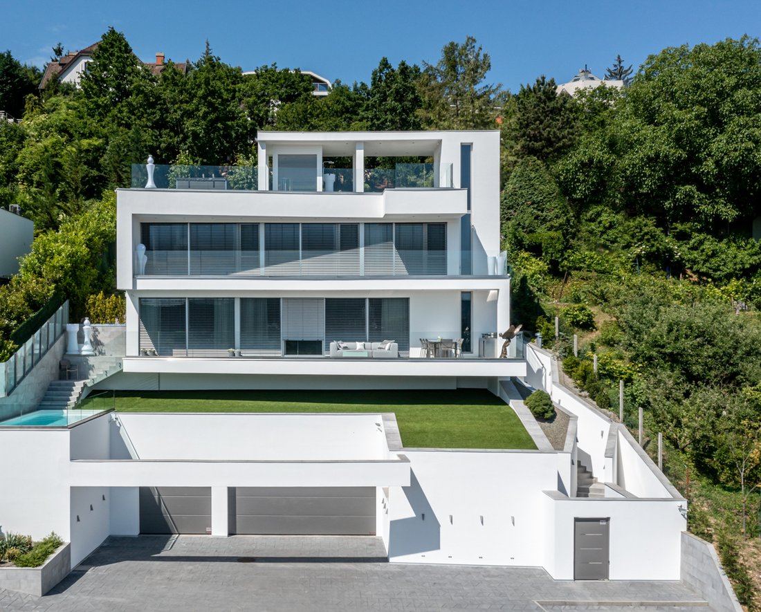 House in Budapest, Hungary 1 - 13449564