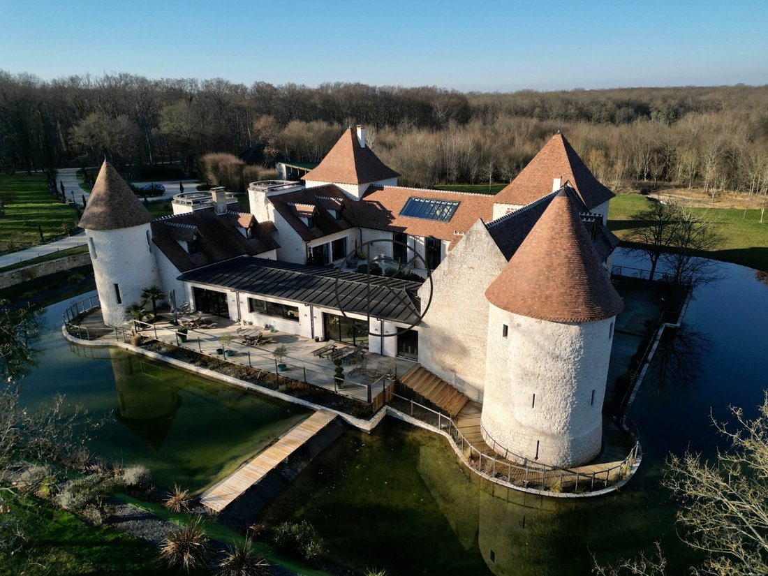 Fully Restored 14th Century Castle On In Vierzon, Centre Val De Loire