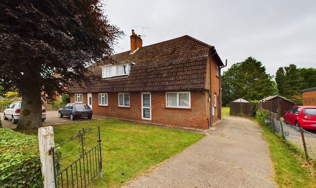 A 3 Bedroom Semi Detached Home That Has In Naphill, England, United