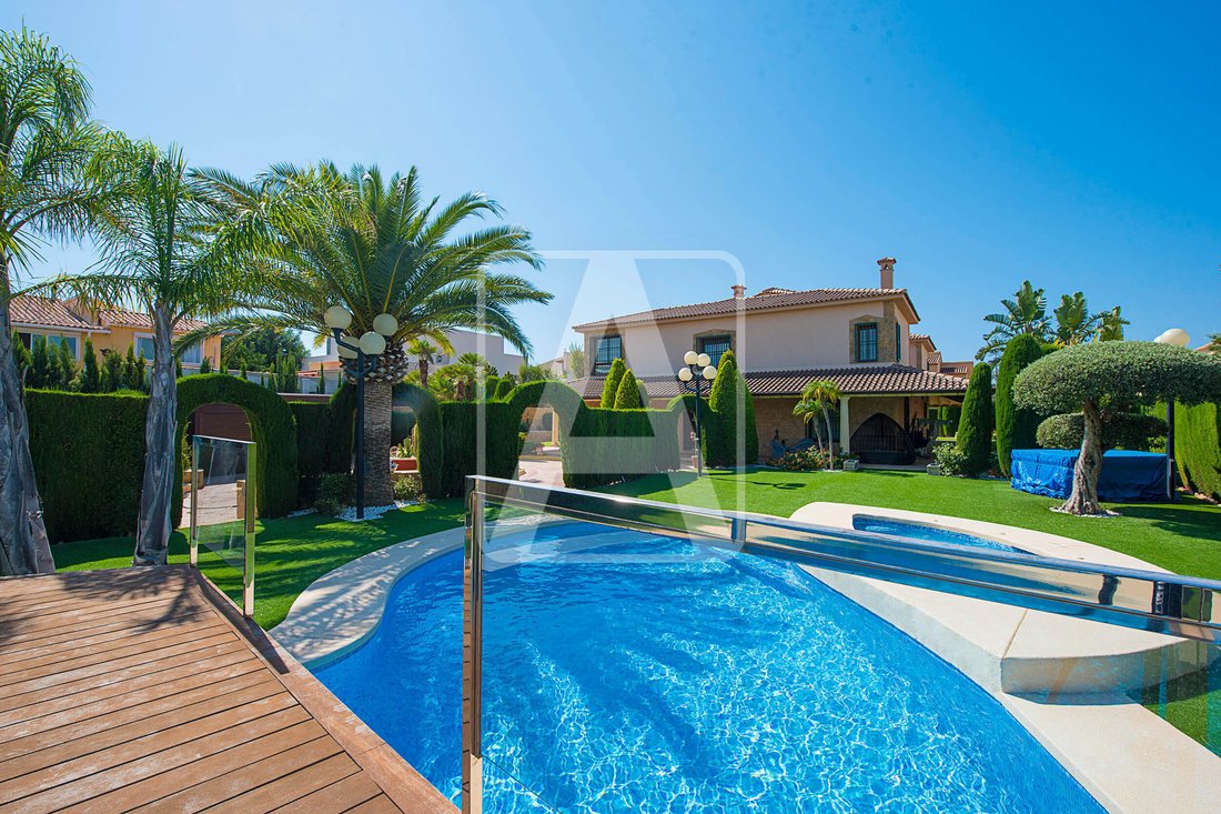 Villa in Calp / Calpe, Valencian Community, Spain 1 - 13449152